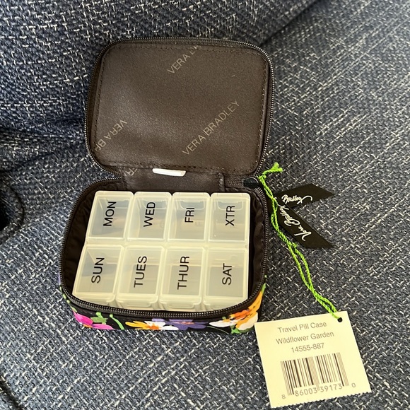 Vera Bradley Wildflower Garden Travel Pill Case NWT - Picture 2 of 3